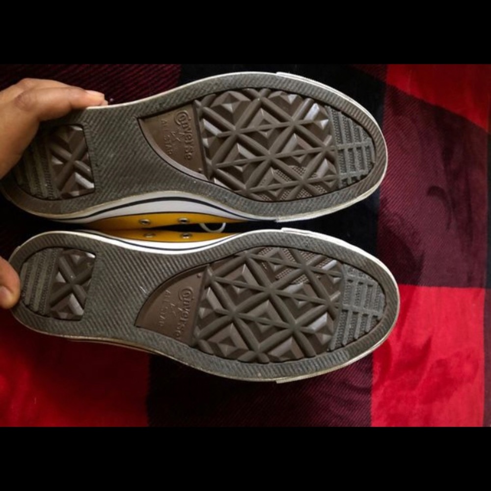 Yellow Converse - Picture 5 of 5